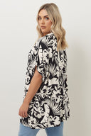 חולצה מכופתרת קצרה במידות גדולות עם דוגמת פרחים  303686