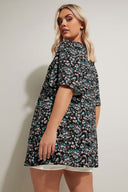 טישירט במידות גדולות ללא שרוולים צווארון V דוגמת פרחים גזרה א-סימטרית קפלים בחזית 304084