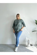 סוודר במידות גדולות חצי שרוול פרטי כפתורים בד במרקם 302780