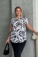 טישירט במידות גדולות שרוול קצר צווארון V עם הדפס 97-83