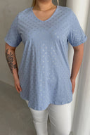 טישירט במידות גדולות שרוול קצר צווארון V שסעים בצדדים 97-46