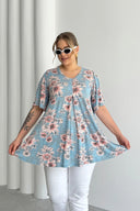 חולצה במידות גדולות צווארון V שרוול קצר גזרה מתרחבת עם הדפס 101-44