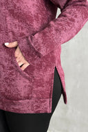 סווטשירט במידות גדולות שרוול ארוך צווארון עגול עם כיס קדמי עם הדפס 106-78