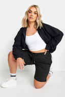 שורט רחב במידות גדולות עם כיסים גומי במותן גזרה נוחה 303204