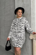שמלה במידות גדולות שרוול ארוך צווארון עגול דוגמת זברה מיני 84-194