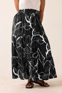 חצאית במידות גדולות דוגמת עלים גומי במותן דגם בשכבות 304235