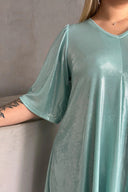 חולצה במידות גדולות צווארון V שרוול קצר מראה מבריק 303379