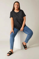 טישירט במידות גדולות צווארון עגול קצר מעוטרת באבנים 615350