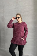 סווטשירט במידות גדולות שרוול ארוך צווארון עגול עם כיס קדמי עם הדפס 106-78