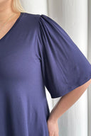 חולצה במידות גדולות צווארון V ללא הדפס גזרה אסימטרית לייקרה MDL-6