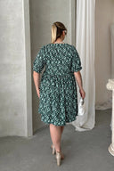 שמלה במידות גדולות פרטי קשירה בחזית חצי שרוול עם הדפס מיני 101-8