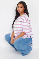 טישירט במידות גדולות צווארון עגול קצר דוגמת פסים שסעים בצדדים 303944