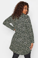 חולצה מכופתרת במידות גדולות דוגמת נמר עם כפתורים שרוול ארוך 302647