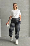 מכנסיים במידות גדולות גומי במותן גומי בשוליים עם כיסים דוגמת פסים 89-71