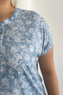 חולצה במידות גדולות שרוול קצר צווארון פתוח עם חריץ עם הדפס 97-79