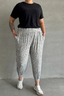 מכנסיים רחבים במידות גדולות גומי במותן גומי בשוליים עם כיסים עם הדפס 88-177