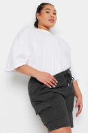 שורט ג׳וגר רחב במידות גדולות עם כיסים גומי במותן 303196