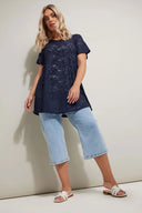 טישירט במידות גדולות צווארון V שרוול קצר תחרה ללא בטנה 304095