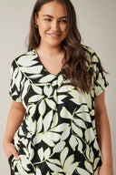 חולצה במידות גדולות צווארון V שרוול קצר עם הדפס עלים 615244