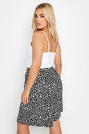 שורט רחב במידות גדולות גומי במותן עם הדפס עם לייקרה 145050