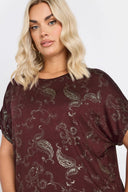 חולצה במידות גדולות שרוול קצר צווארון עגול עם דוגמא מתכתית 303666