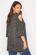 חולצה במידה גדולה עם כתפיים פתוחות ודוגמת נקודות חצי שרוול 300404
