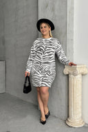 שמלה במידות גדולות שרוול ארוך צווארון עגול דוגמת זברה מיני 84-194