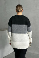 סוודר במידות גדולות שרוול ארוך צווארון עגול דוגמת מעבר אומברה DG-04