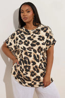 חולצה במידות גדולות עם צווארון עגול שרוולים קצרים והדפס מנומר עם עיטור טבעות מתכת 304127