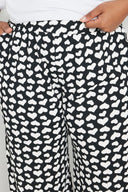 מכנסיים במידות גדולות גומי במותן גזרה רחבה דוגמת לבבות עם כיסים 303492