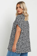 חולצה מכופתרת במידות גדולות גזרה רחבה שרוול קצר דוגמת נמר 303963