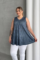 חולצה במידות גדולות צווארון V חולצה ללא שרוולים פרטי תחרה ללא בטנה 302966