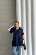 חולצה במידות גדולות צווארון V ללא הדפס גזרה אסימטרית לייקרה MDL-6