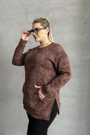 סווטשירט במידות גדולות שרוול ארוך צווארון עגול עם כיס קדמי עם הדפס 106-79