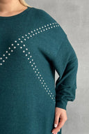 שמלה במידות גדולות שרוול ארוך במרקם רך מעוטרת באבנים 285040