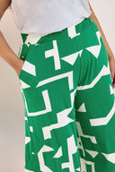 מכנס קפרי במידות גדולות גזרה רחבה מותן אלסטית עם כיסים 304118