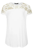 חולצה במידות גדולות עם צווארון עגול שרוולים קצרים ושקיפות באזור הצוואר 303427