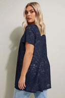 טישירט במידות גדולות צווארון V שרוול קצר תחרה ללא בטנה 304095