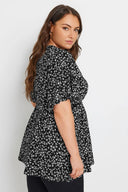 חולצה במידות גדולות צווארון V פרטי קשירה עם הדפס מעטפת 321936