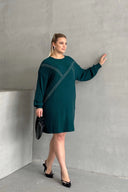 שמלה במידות גדולות שרוול ארוך במרקם רך מעוטרת באבנים 285040