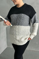 סוודר במידות גדולות שרוול ארוך צווארון עגול דוגמת מעבר אומברה DG-04