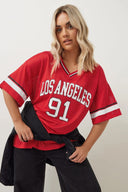 טישירט במידות גדולות צווארון V שרוול קצר עם הדפס רשת 303494