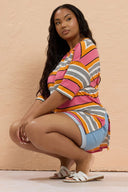 טישירט במידות גדולות דוגמת פסים שסעים בצדדים 303505