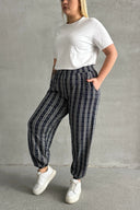 מכנסיים במידות גדולות גומי במותן גומי בשוליים עם כיסים דוגמת פסים 89-71