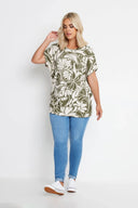 חולצה במידות גדולות עם צווארון עגול שרוולים קצרים והדפס 321994