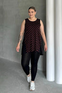 חולצה במידות גדולות דוגמת נקודות ללא שרוולים 302253חולצה במידות גדולות דוגמת נקודות ללא שרוולים 302253