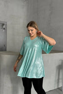 חולצה במידות גדולות צווארון V שרוול קצר מראה מבריק 303379