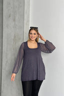 חולצה במידות גדולות שרוול טול ארוך מעוטרת באבנים בחזית צווארון עגול חולצה 321850-U