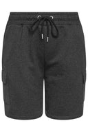 שורט ג׳וגר רחב במידות גדולות עם כיסים גומי במותן 303196