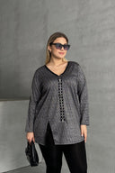 חולצה במידות גדולות צווארון V רוכסן קדמי שסעים בצדדים 173670